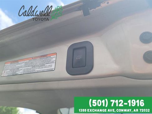 Used 2017 Toyota Sienna XLE Premium FWD image 27