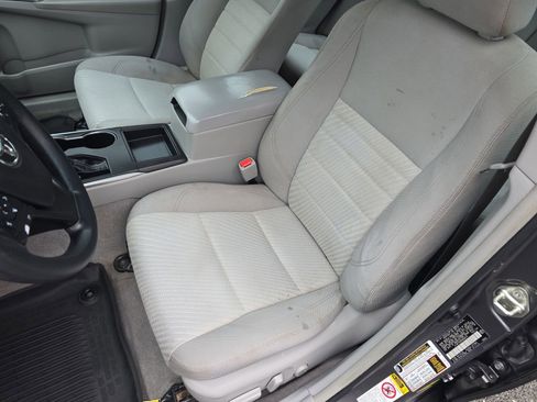 Used 2017 Toyota Camry LE image 18