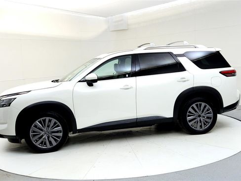 Used 2023 Nissan Pathfinder SL w/ SL Premium Package image 3