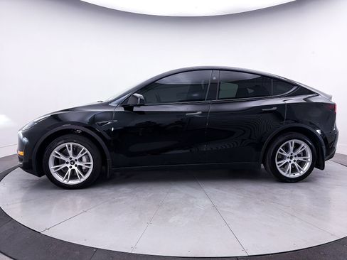 Used 2024 Tesla Model Y Long Range AWD/4WD image 34