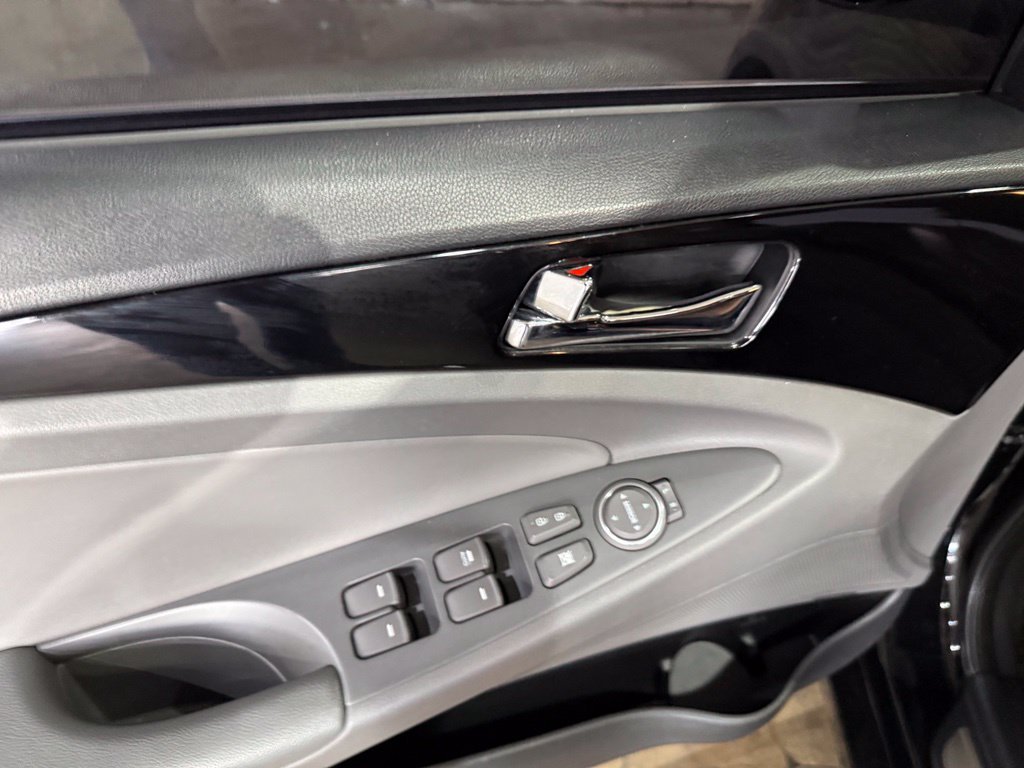 Used 2013 Hyundai Sonata Limited FWD image 10