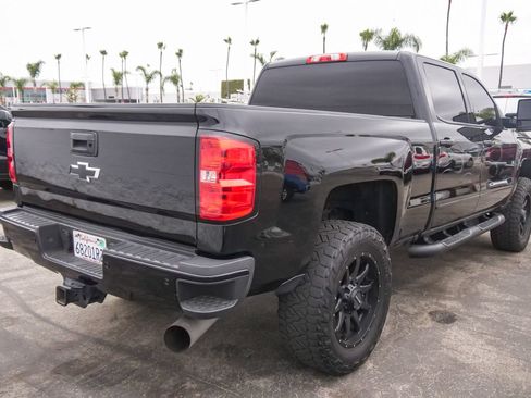 Used 2019 Chevrolet Silverado 2500 LT w/ Midnight Edition AWD/4WD image 9