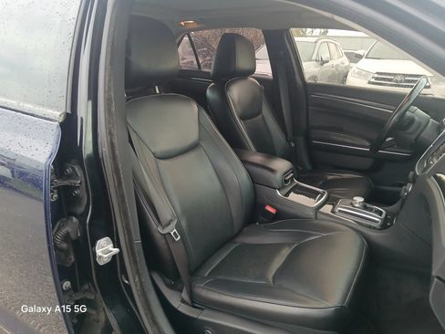 Used 2017 Chrysler 300 C AWD/4WD image 18