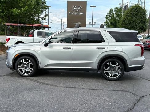 Used 2023 Hyundai Palisade SEL w/ Premium Package AWD/4WD image 3