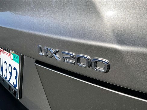 Used 2020 Lexus UX 200 w/ Premium Package image 9