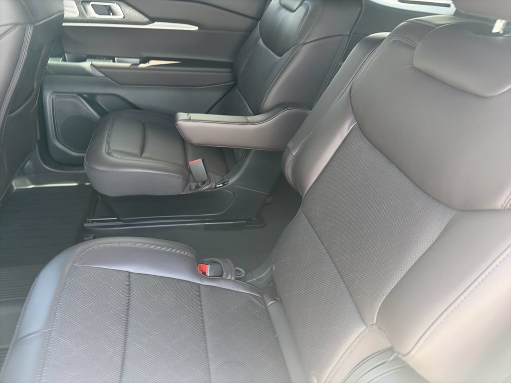New 2026 Ford Explorer Platinum RWD image 29