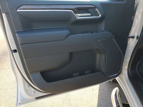 New 2026 GMC Sierra 1500 SLE image 8