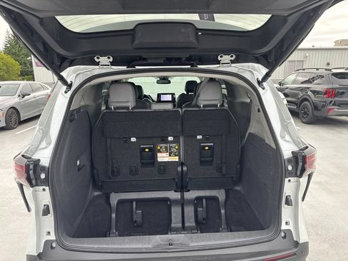 Used 2023 Toyota Sienna XLE AWD/4WD image 11