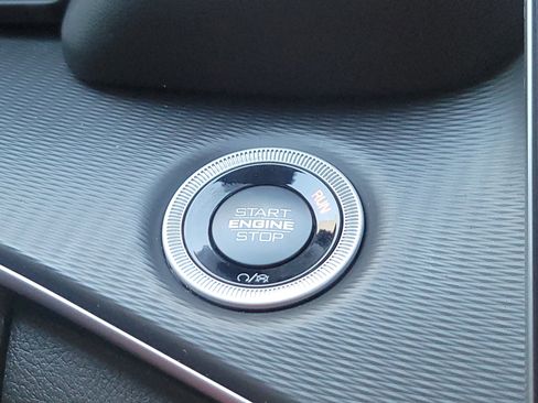 New 2025 Jeep Grand Cherokee L Laredo image 23