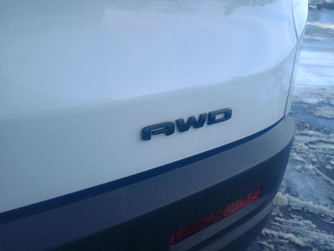 Used 2023 GMC Acadia SLT w/ Elevation Edition image 11