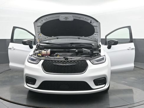 Used 2025 Chrysler Pacifica Limited FWD image 58