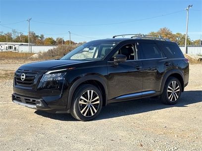 New 2025 Nissan Pathfinder Platinum w/ Black Appearance Package