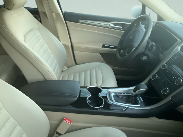 Used 2014 Ford Fusion SE FWD image 4