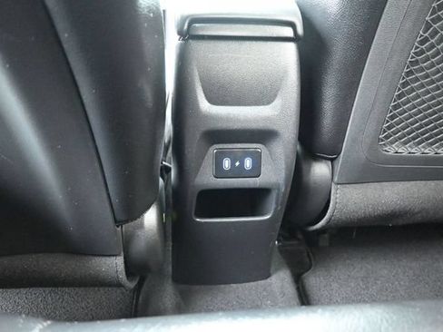 Used 2024 Hyundai Venue SEL FWD image 23