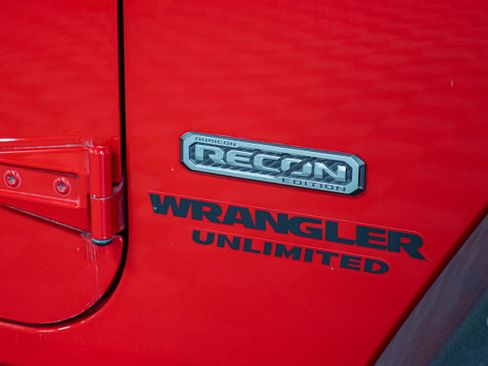 Used 2017 Jeep Wrangler Unlimited Rubicon AWD/4WD image 14
