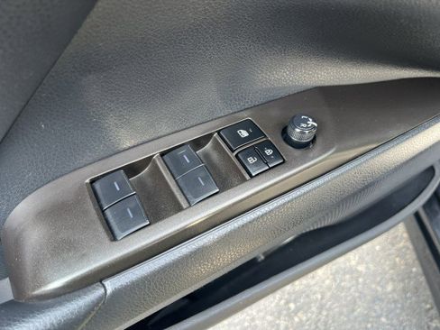 Used 2023 Toyota Camry SE image 21