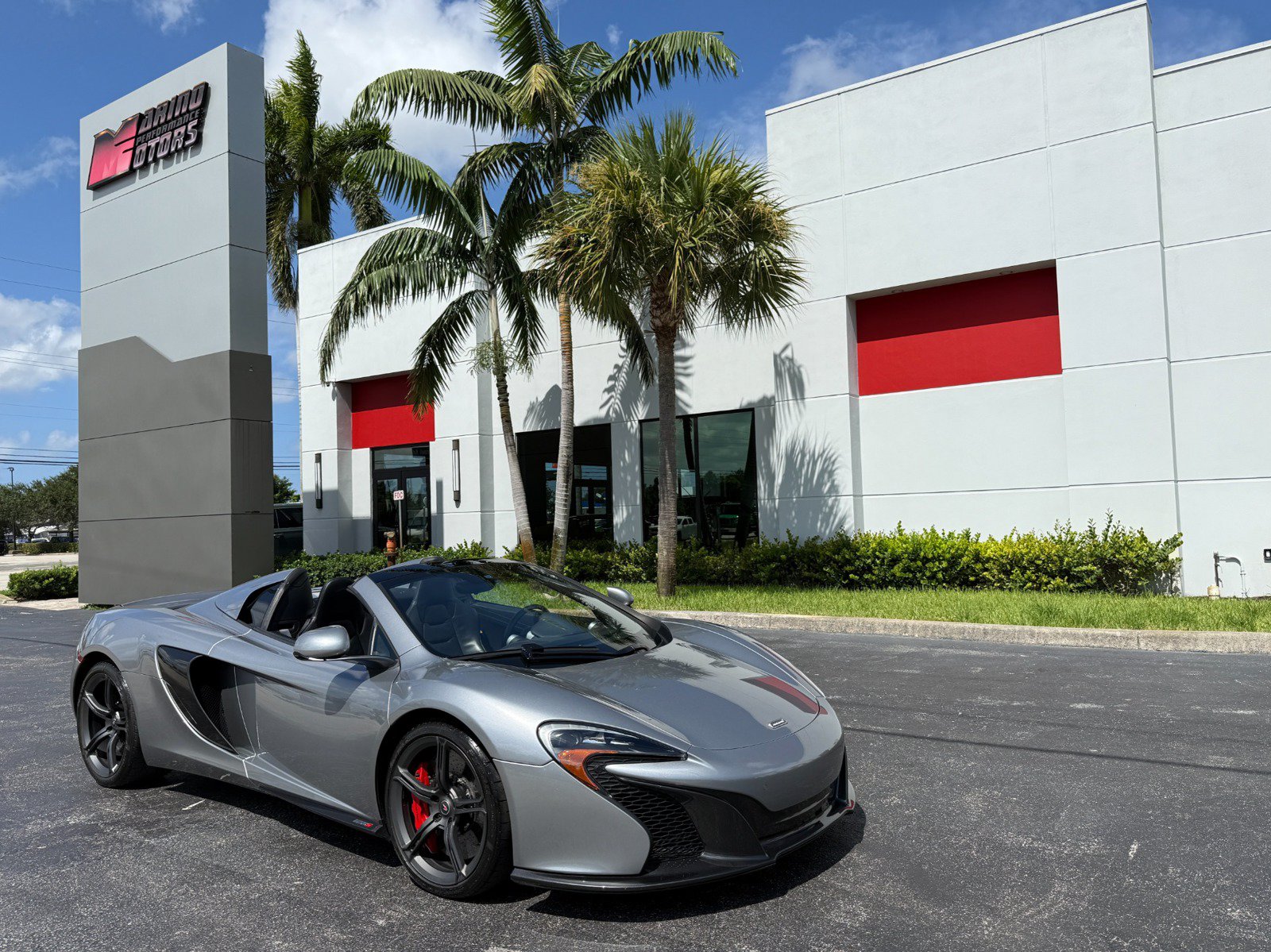 Used 2015 McLaren 650S Spider RWD image 1
