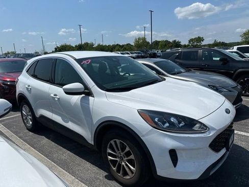 Used 2020 Ford Escape SE FWD image 3