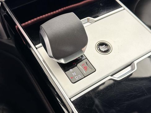 Certified 2025 Land Rover Range Rover SE AWD/4WD image 16