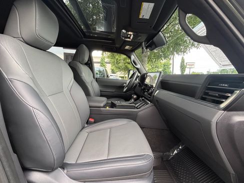 Used 2025 Lexus GX 550 w/ Accessory Package (2T) AWD/4WD image 26