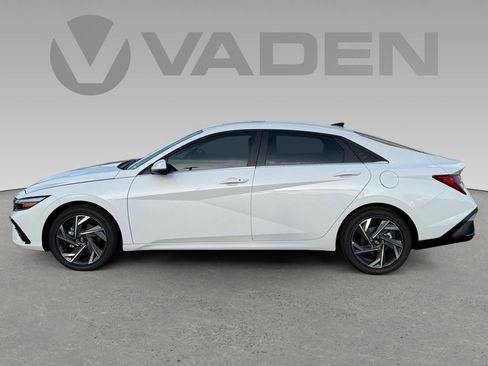 New 2026 Hyundai Elantra Limited FWD image 8