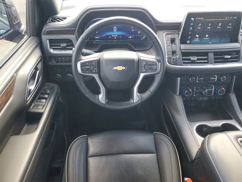 Used 2024 Chevrolet Suburban Premier image 26