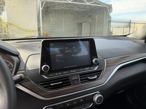 Used 2024 Nissan Altima 2.5 SV image 21