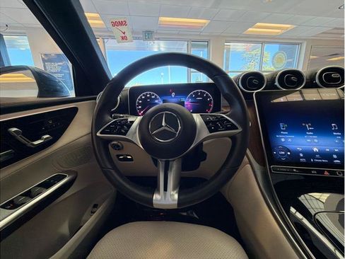 Used 2024 Mercedes-Benz GLC 300 4MATIC image 15