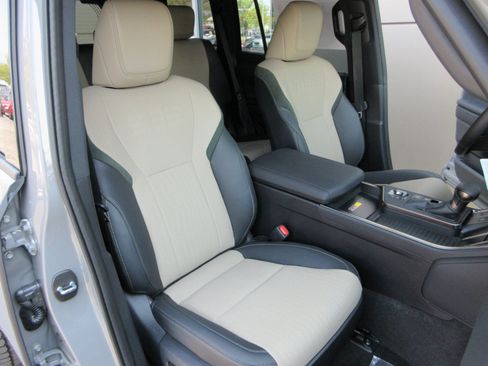 Used 2026 Lexus GX 550 AWD/4WD image 27