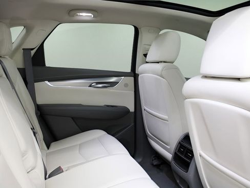 Used 2017 Cadillac XT5 Luxury image 17