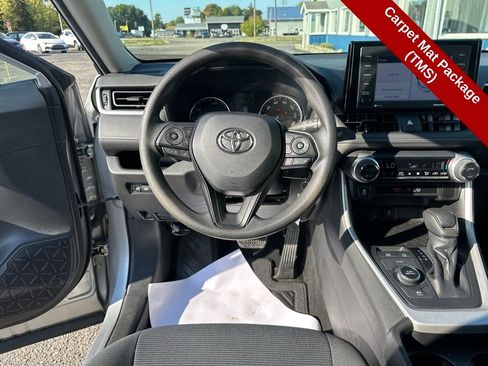 Used 2021 Toyota RAV4 LE image 15