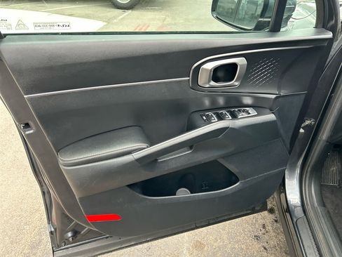 Used 2023 Kia Sorento LX image 22