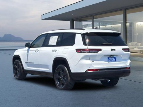 Used 2023 Jeep Grand Cherokee L Laredo RWD image 6