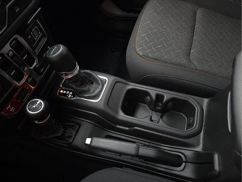 Used 2025 Jeep Gladiator Mojave w/ Convenience Group AWD/4WD image 21