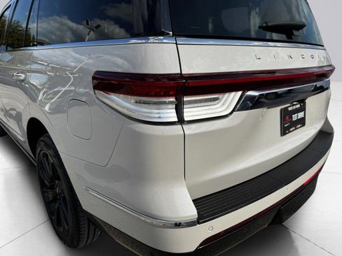 Used 2023 Lincoln Navigator Reserve image 16