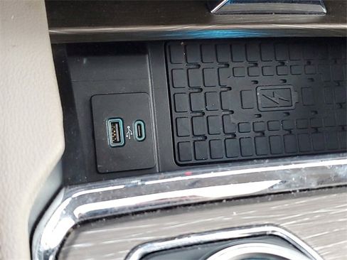 Used 2023 Ford Expedition Limited image 20