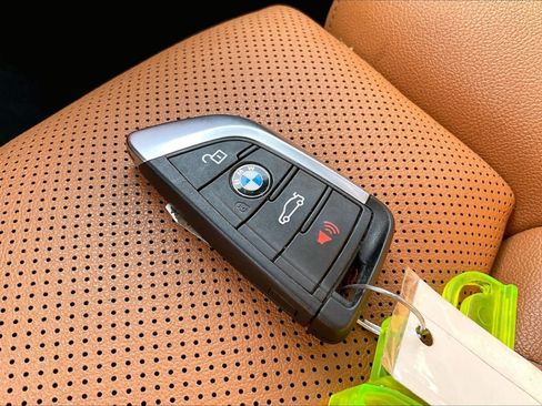 Used 2021 BMW 530e w/ Parking Assistance Package RWD image 11