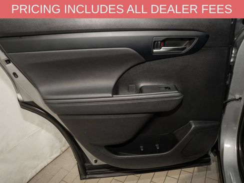 Used 2024 Toyota Highlander XSE AWD/4WD image 12