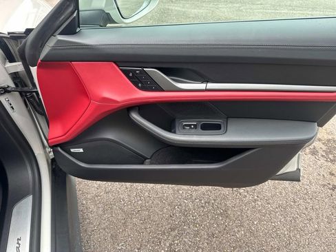 Used 2025 Porsche Taycan image 16