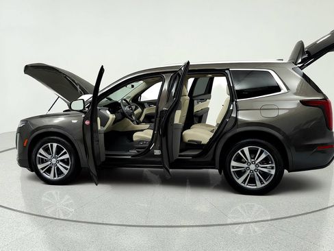 Certified 2020 Cadillac XT6 Premium Luxury FWD image 10