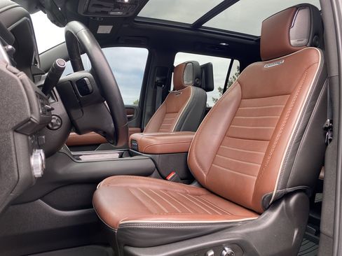 Used 2023 GMC Yukon Denali Ultimate AWD/4WD image 7