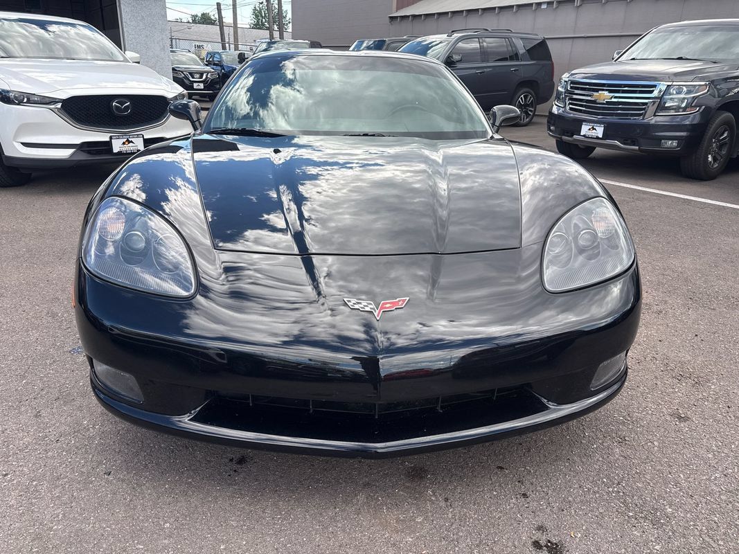 Used 2006 Chevrolet Corvette Coupe w/ Preferred Equipment Group RWD image 2