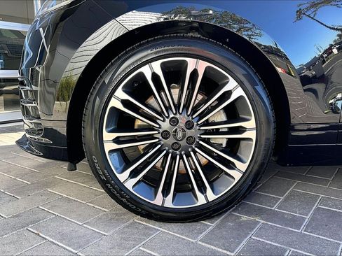 Used 2023 Land Rover Range Rover Velar HST image 9