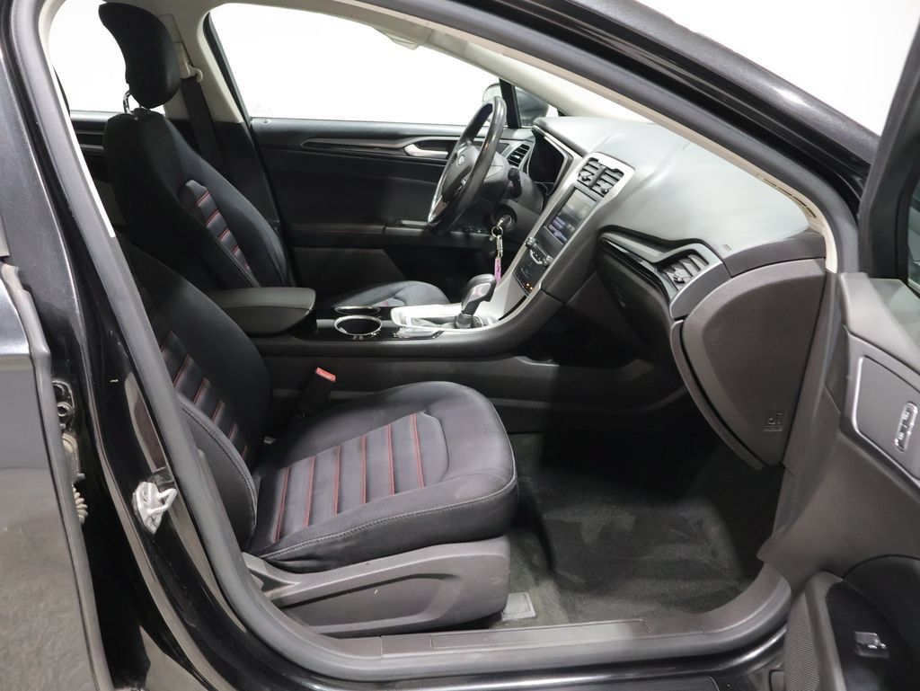 Used 2014 Ford Fusion SE FWD image 19
