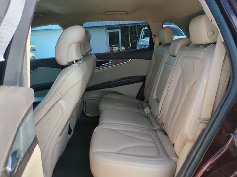 Used 2019 Lincoln Nautilus Select image 14