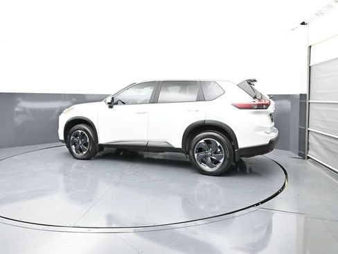 Used 2026 Nissan Rogue SV AWD/4WD image 3