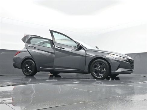 Used 2023 Hyundai Elantra SEL image 30