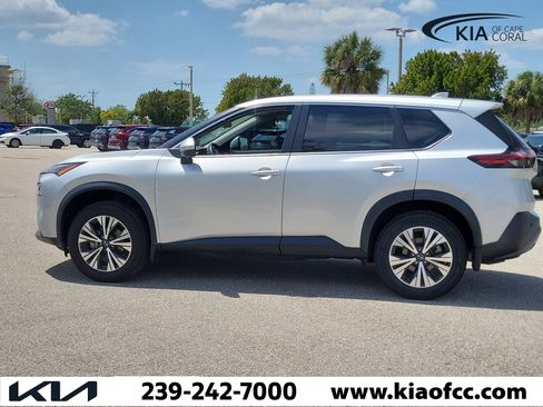 Used 2022 Nissan Rogue SV image 6