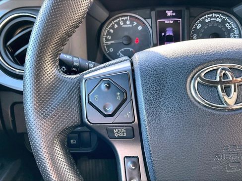 Used 2019 Toyota Tacoma TRD Sport image 24