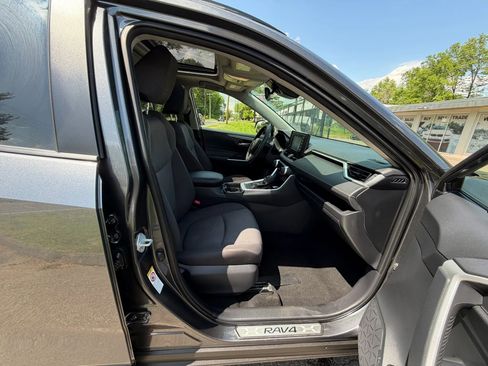 Used 2019 Toyota RAV4 XLE w/ Convenience Package AWD/4WD image 13